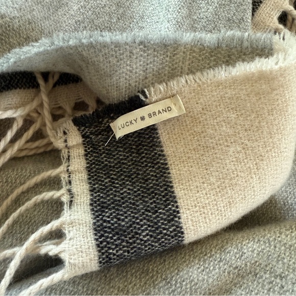 Lucky Brand Fringe Shawl Western Poncho - Picture 4 of 4